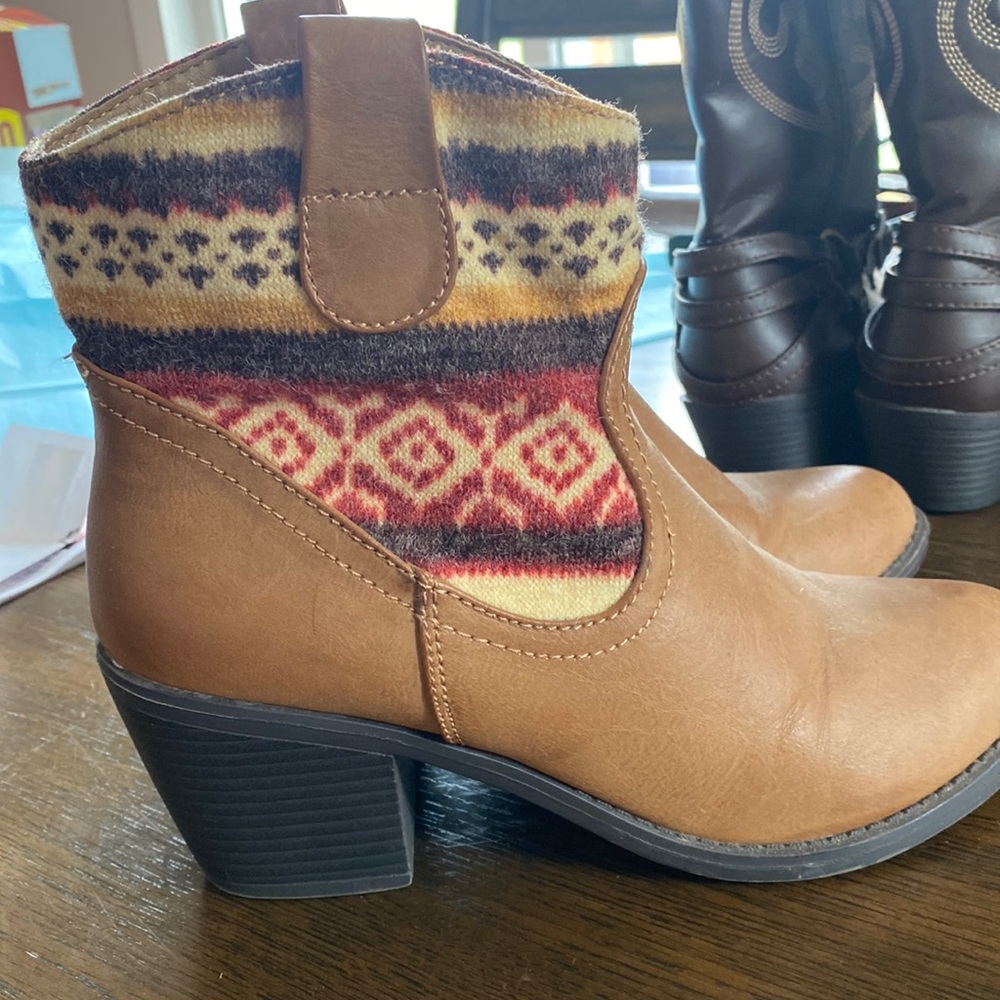 Short boots